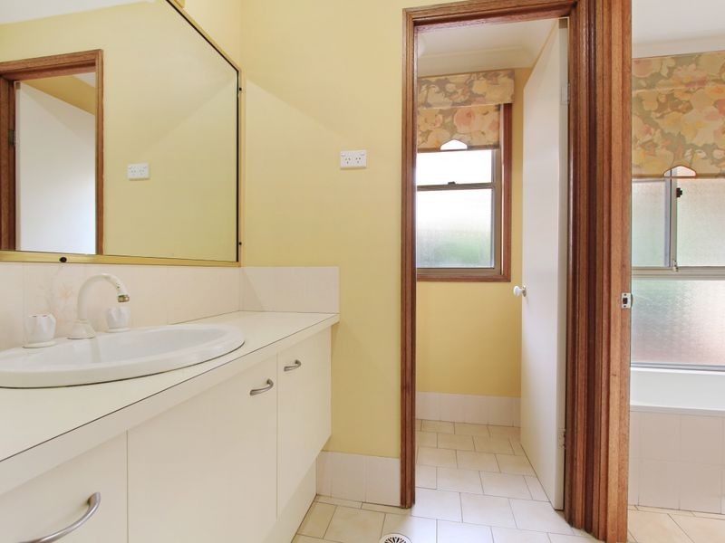 33 Tamarind Drive, Cordeaux Heights NSW 2526
