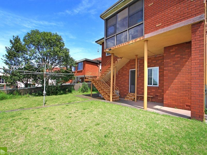 1 Weringa Avenue, Lake Heights NSW 2502