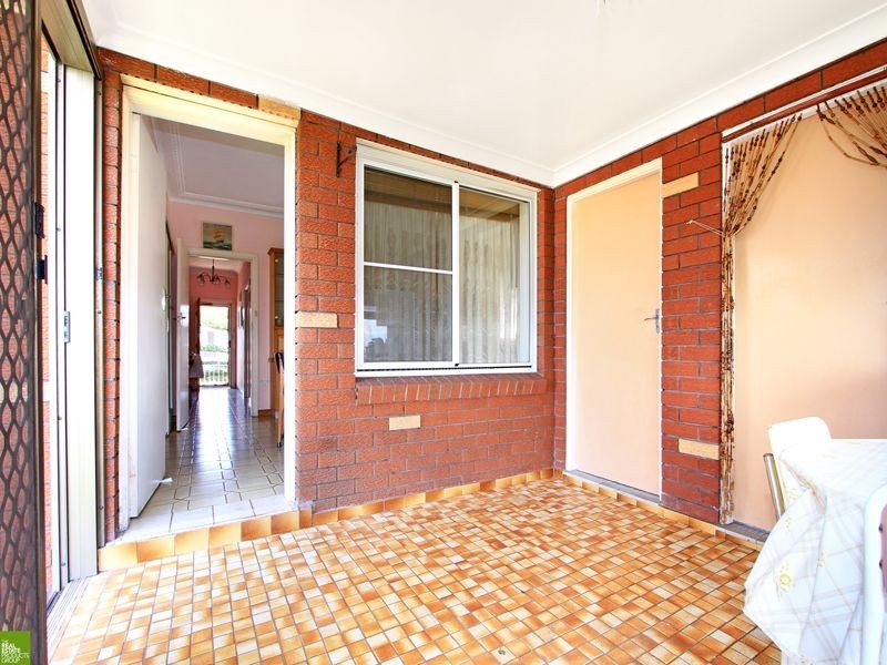 1 Weringa Avenue, Lake Heights NSW 2502
