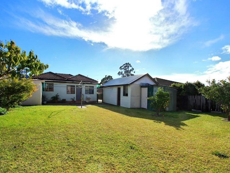 43 Dymock Street, Balgownie NSW 2519