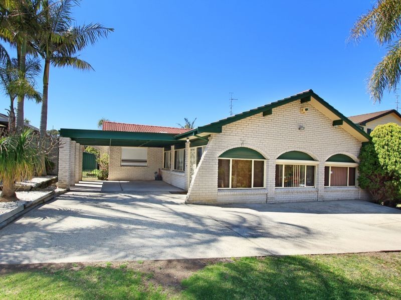 17 Poplar Avenue, Unanderra NSW 2526