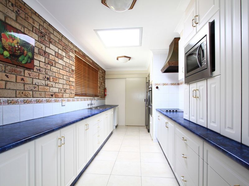 17 Poplar Avenue, Unanderra NSW 2526