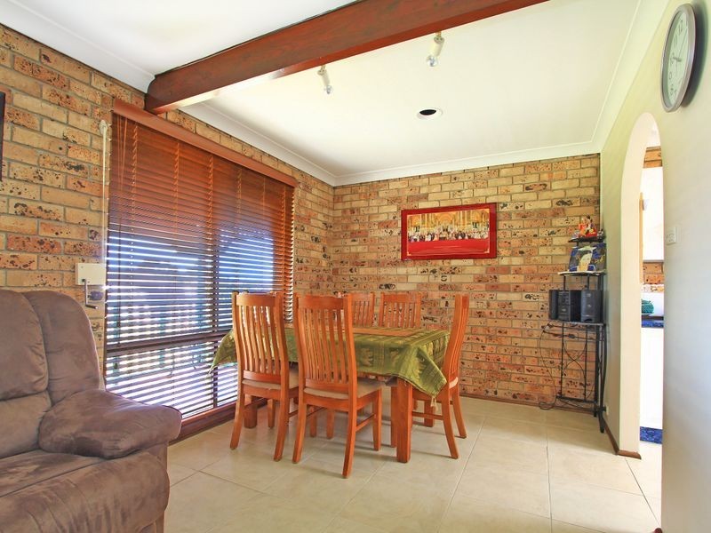 17 Poplar Avenue, Unanderra NSW 2526
