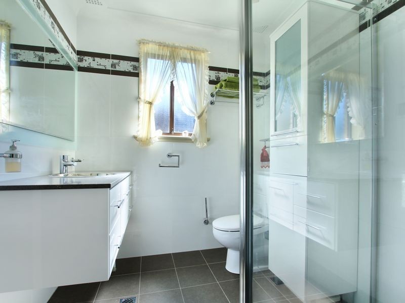 17 Poplar Avenue, Unanderra NSW 2526