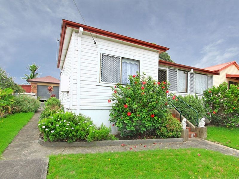 109 The Avenue, Coniston NSW 2500