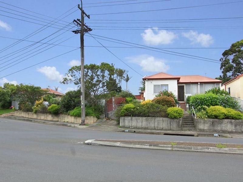 109 The Avenue, Coniston NSW 2500