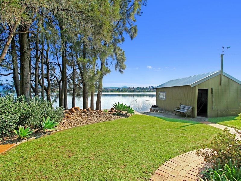 100 Lakeview Parade, Primbee NSW 2502