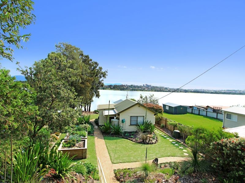 100 Lakeview Parade, Primbee NSW 2502