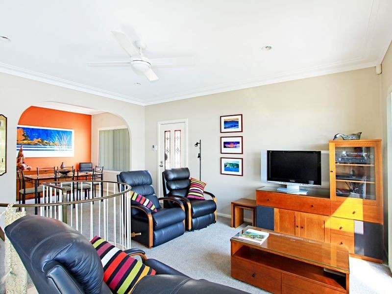 100 Lakeview Parade, Primbee NSW 2502