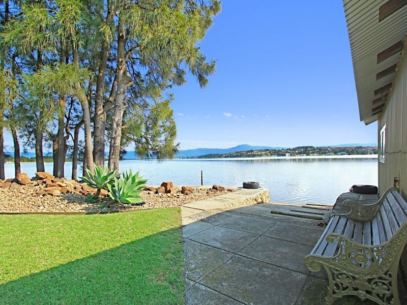 100 Lakeview Parade, Primbee NSW 2502