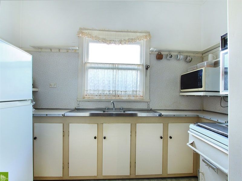 19 Cochrane Road, Thirroul NSW 2515