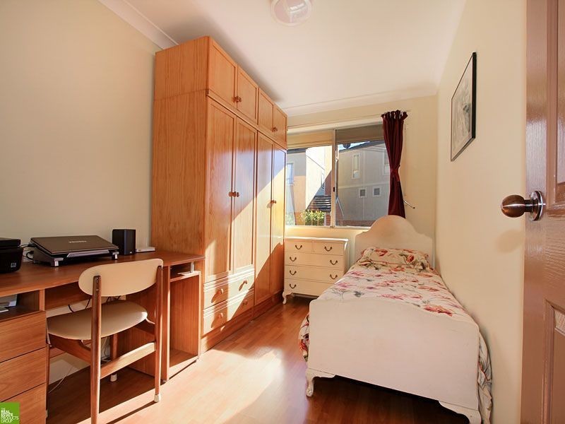 4/142 Gladstone Avenue, Coniston NSW 2500