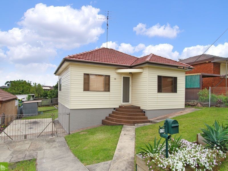 175 Flagstaff Road, Lake Heights NSW 2502