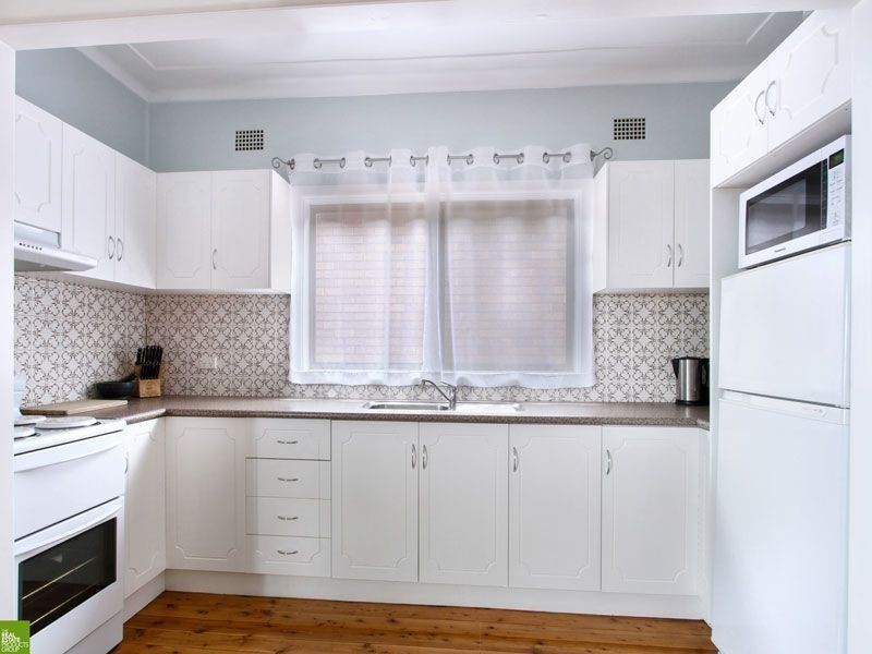 175 Flagstaff Road, Lake Heights NSW 2502