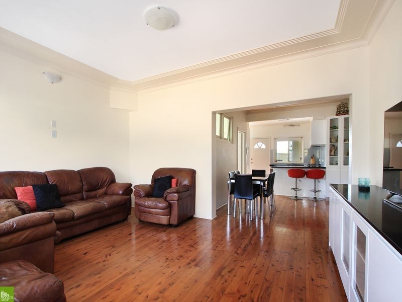 33 Charles Road, Balgownie NSW 2519