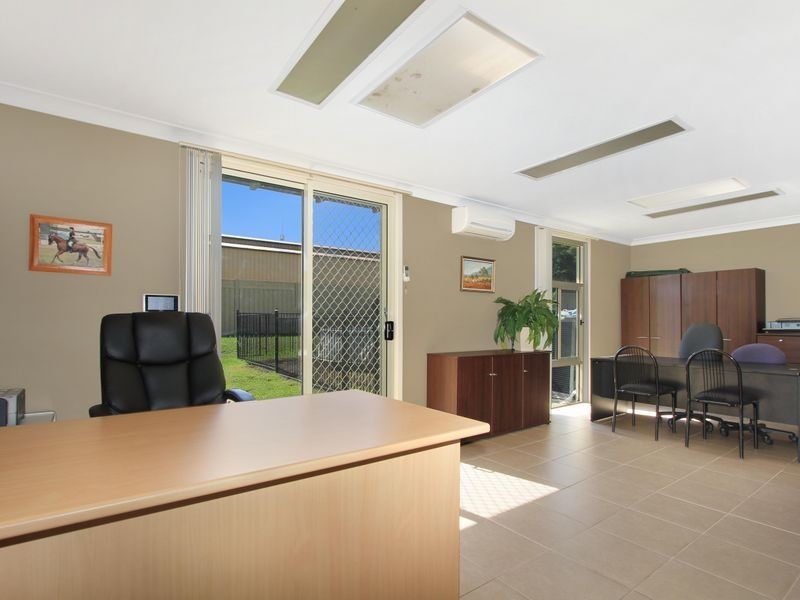 2/4 Kingston Town Drive, Kembla Grange NSW 2526