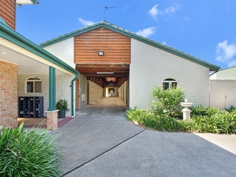 2/4 Kingston Town Drive, Kembla Grange NSW 2526