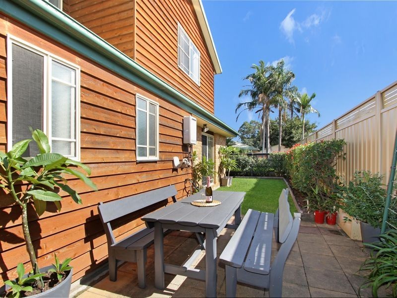 2/4 Kingston Town Drive, Kembla Grange NSW 2526