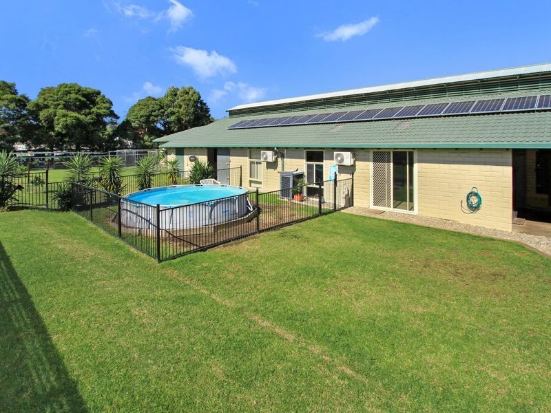 2/4 Kingston Town Drive, Kembla Grange NSW 2526