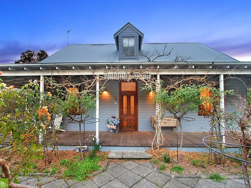 41 Stafford Road, Mount Kembla NSW 2526
