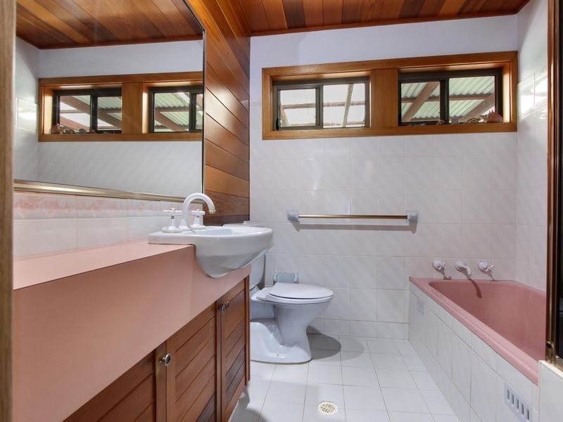 27 Pooraka Avenue, West Wollongong NSW 2500