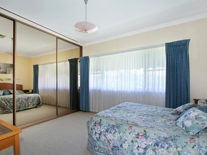 27 Pooraka Avenue, West Wollongong NSW 2500