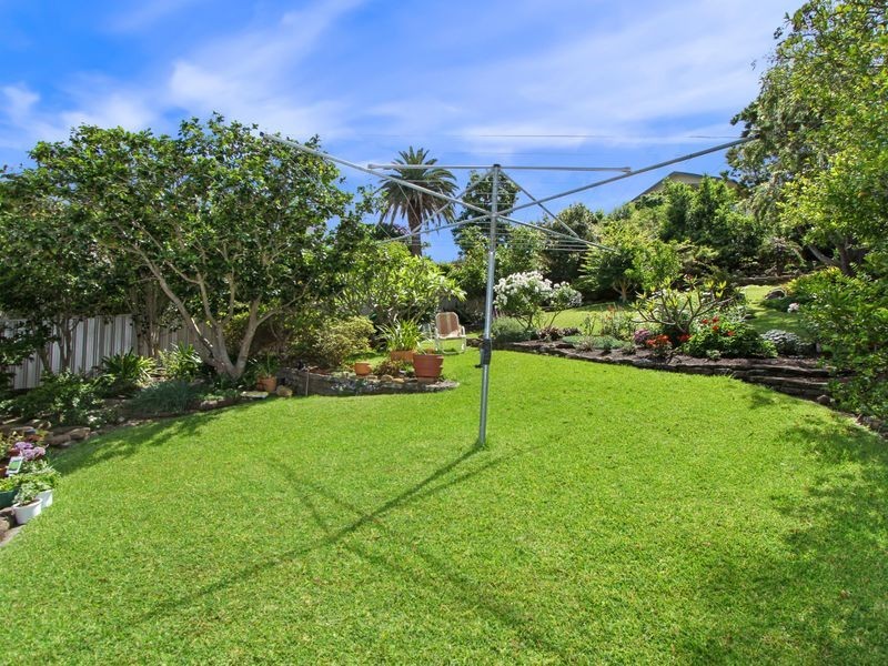 27 Pooraka Avenue, West Wollongong NSW 2500