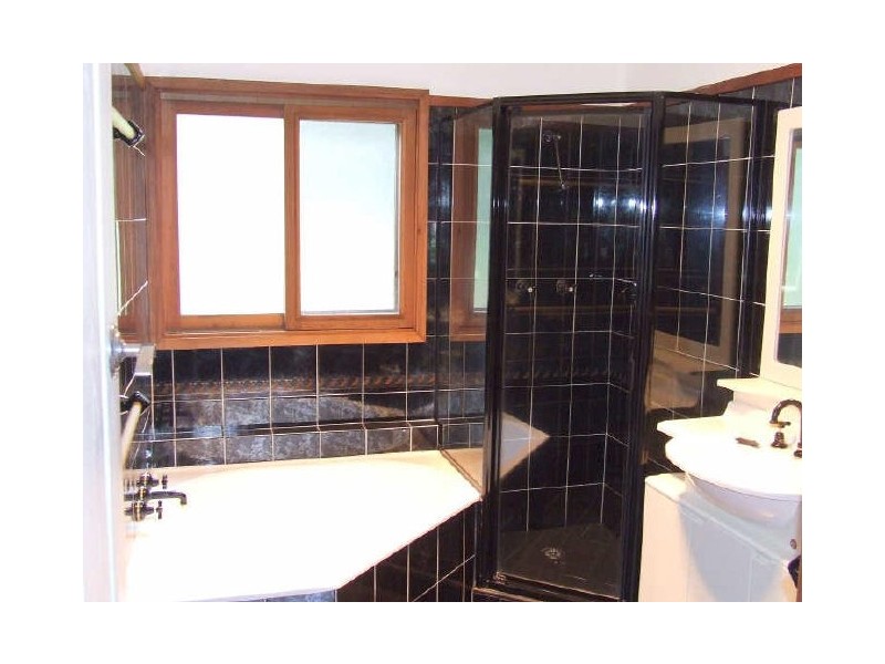 4 Toorak Avenue, Mangerton NSW 2500