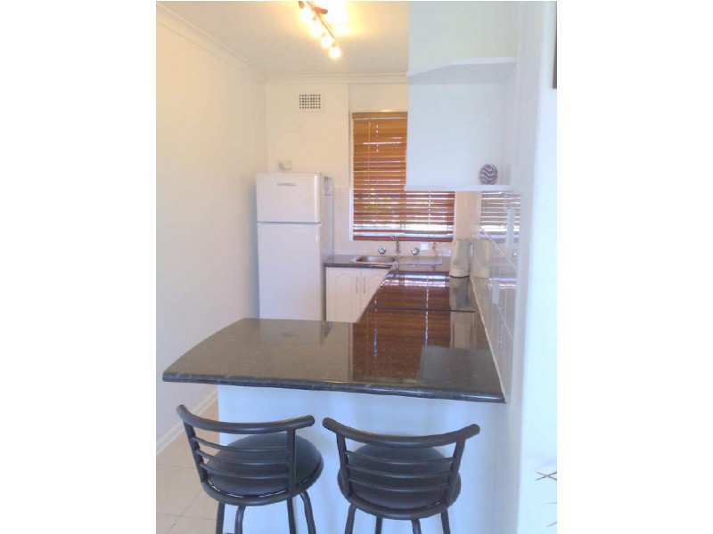 4/5 Kelvin Road, Coniston NSW 2500