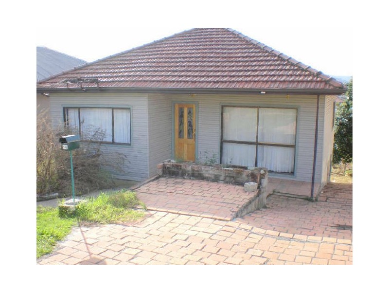 16 Gregory Street, Cringila NSW 2502