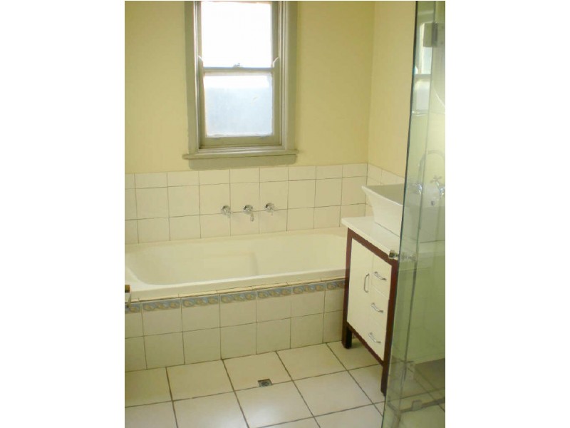 16 Gregory Street, Cringila NSW 2502