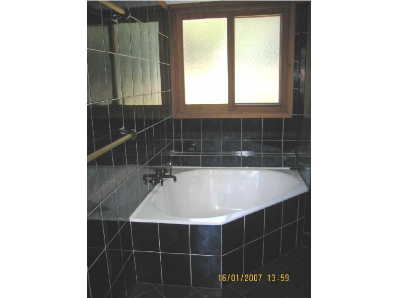 4 Toorak Avenue, Mangerton NSW 2500