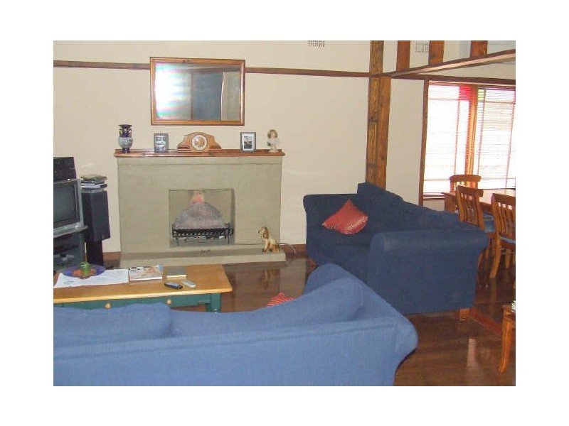 94 Rowland Avenue, Wollongong NSW 2500