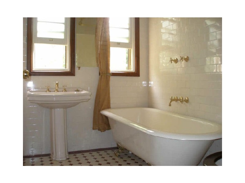 94 Rowland Avenue, Wollongong NSW 2500