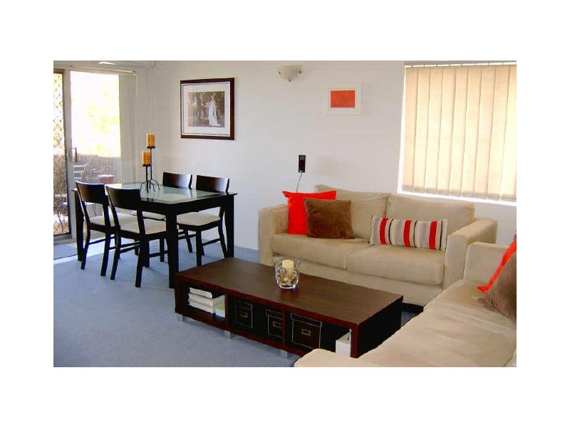 1/8 Myrtle Street, Coniston NSW 2500