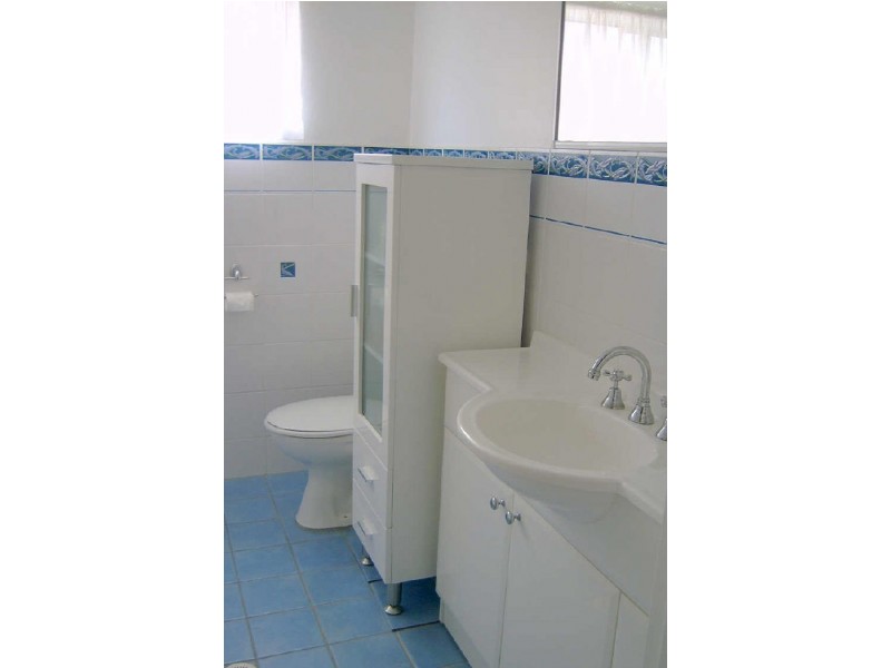 1/8 Myrtle Street, Coniston NSW 2500