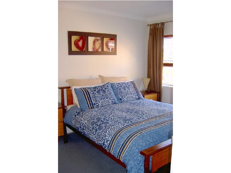 1/8 Myrtle Street, Coniston NSW 2500