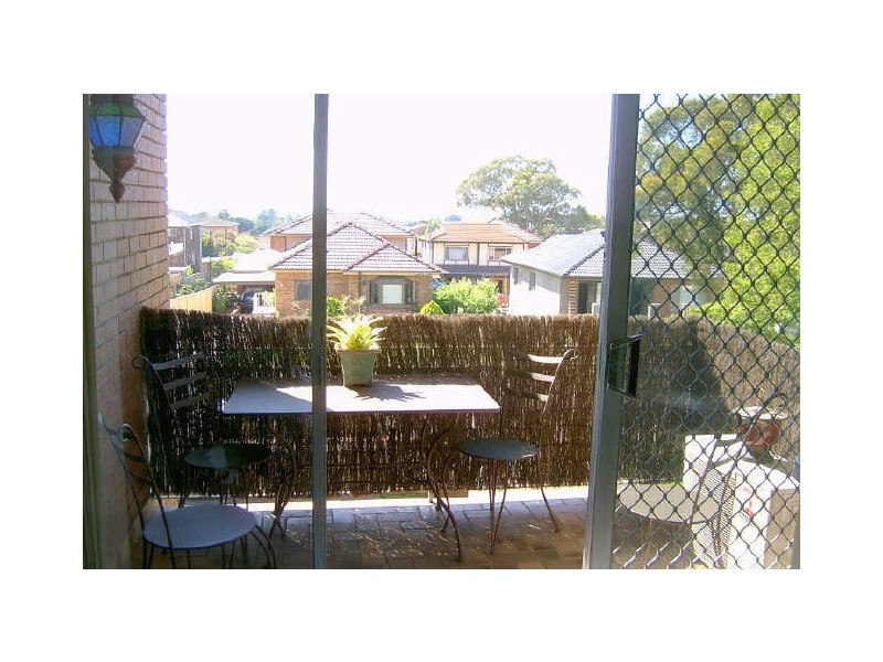 1/8 Myrtle Street, Coniston NSW 2500