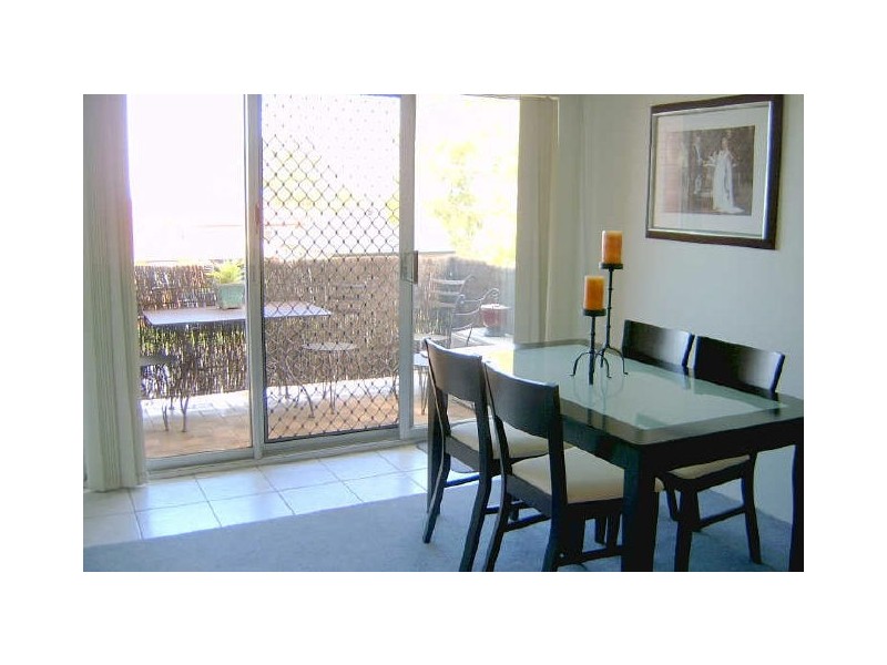 1/8 Myrtle Street, Coniston NSW 2500