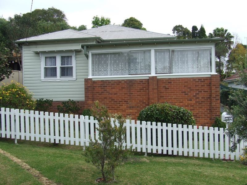 6 McKenzie Avenue, Wollongong NSW 2500