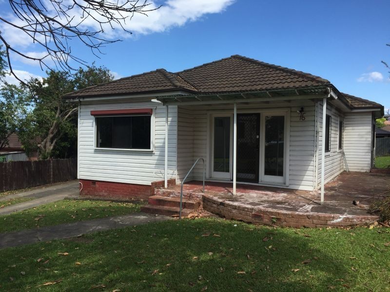 16 John Street, Coniston NSW 2500