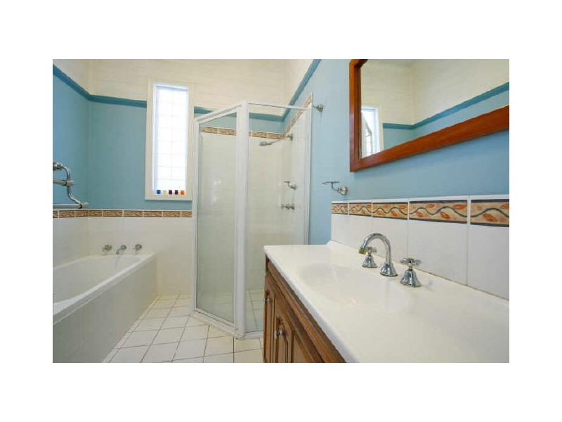 12 Mangerton Road, Mangerton NSW 2500