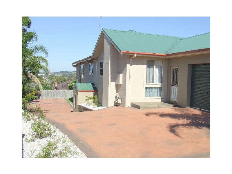 2/93 Albert Street, Unanderra NSW 2526