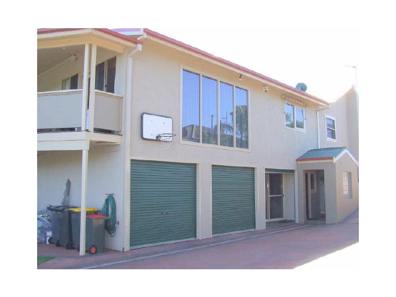 2/93 Albert Street, Unanderra NSW 2526