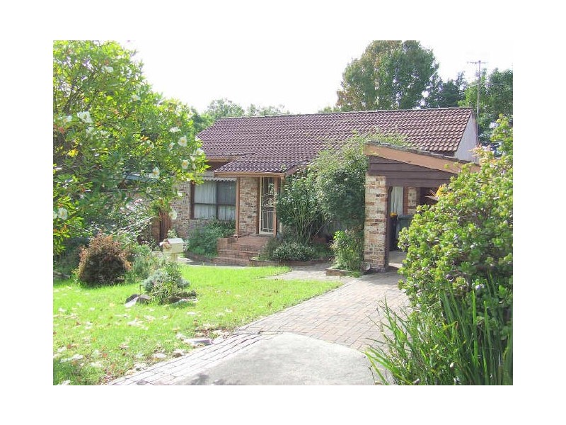 11 Bradley Avenue, Mount Kembla NSW 2526