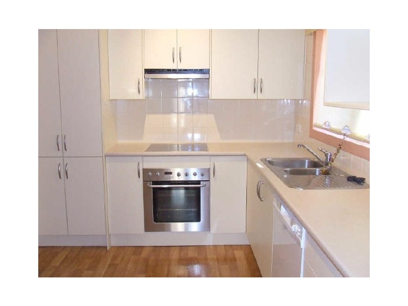 11 Bradley Avenue, Mount Kembla NSW 2526