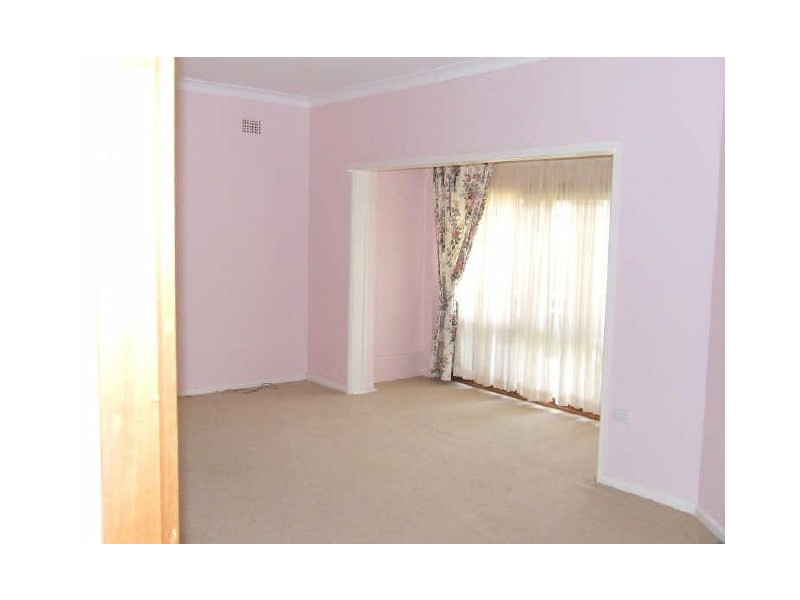 11 Bradley Avenue, Mount Kembla NSW 2526