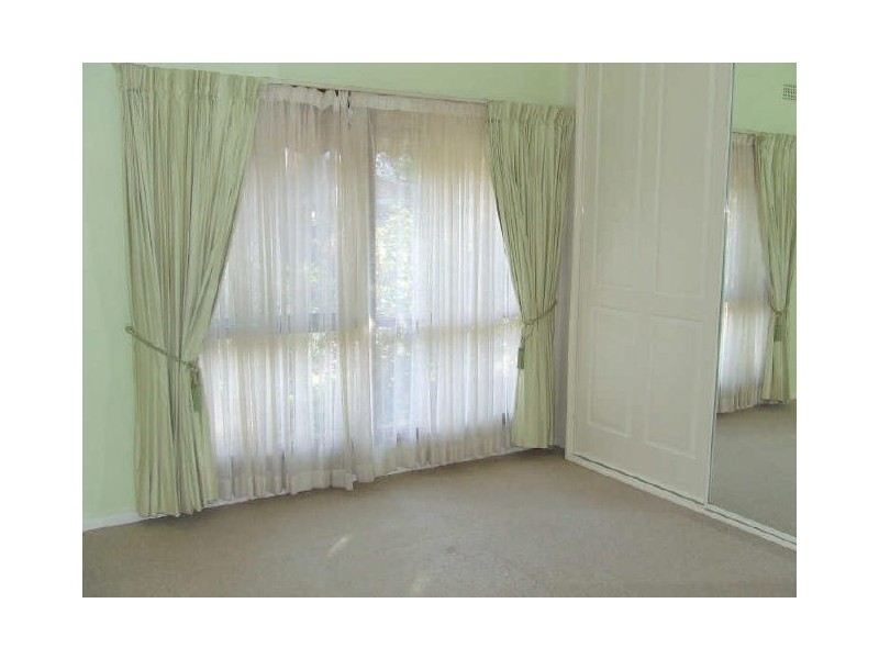 11 Bradley Avenue, Mount Kembla NSW 2526