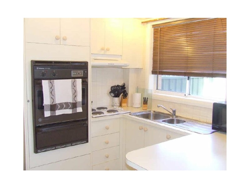 2/10 The Avenue, Corrimal NSW 2518