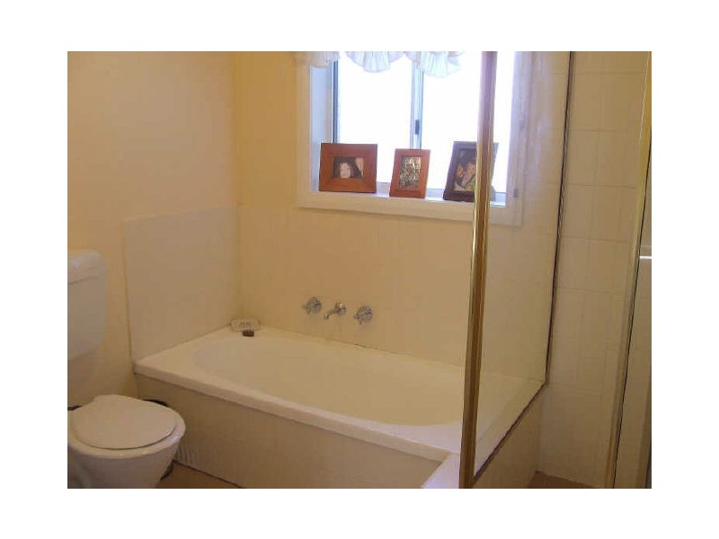 2/10 The Avenue, Corrimal NSW 2518